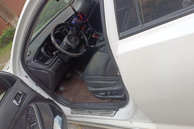 Used Kia K5 2014 2.0L Automatic LUXURY Left Front Seat