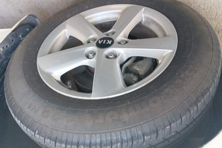 Used Kia K5 2014 2.0L Manual GL Left Front Wheel Hub