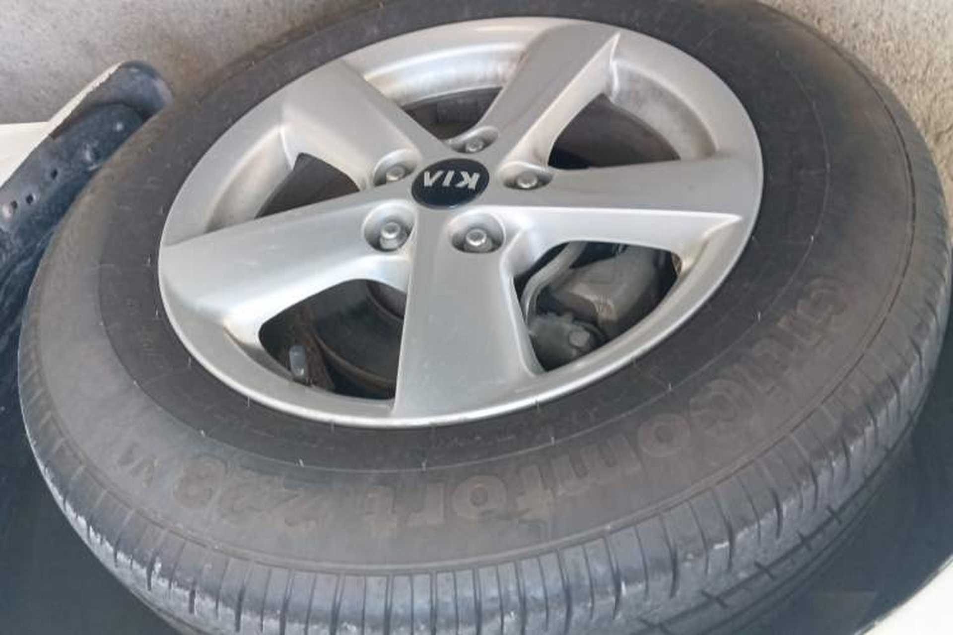Used Kia K5 2014 2.0L Manual GL Left Front Wheel Hub