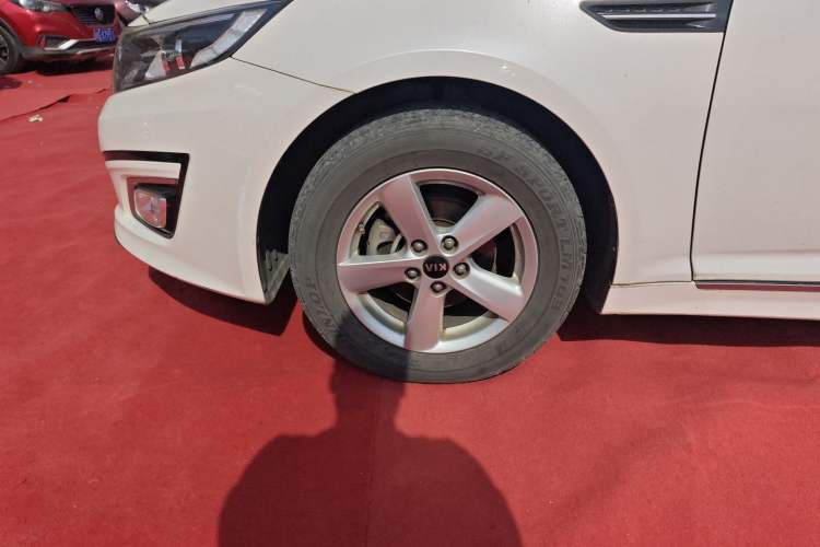 Used Kia K5 2014 2.0L Automatic GL Left Front Wheel Hub