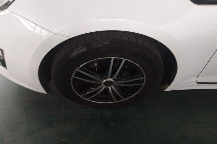 Used Kia K5 2014 2.0L Automatic GL Left Front Wheel Hub
