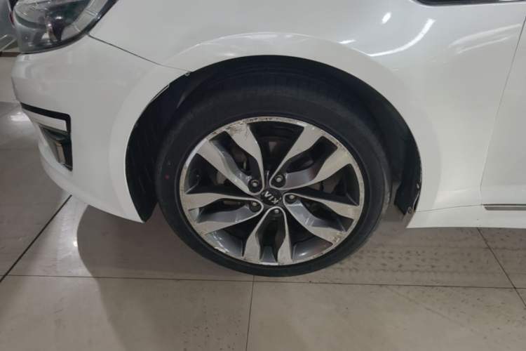 Used Kia K5 2014 2.0L Automatic LUXURY Left Front Wheel Hub