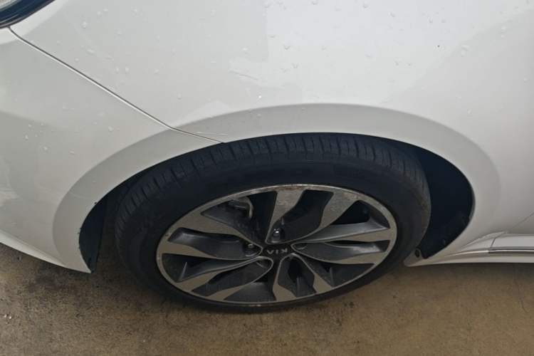 Used Kia K5 2014 2.0L Automatic LUXURY Left Front Wheel Hub