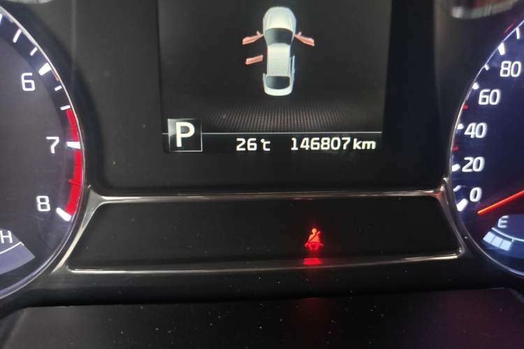 Used Kia K5 2014 2.0L Automatic LUXURY Odometer Close Up