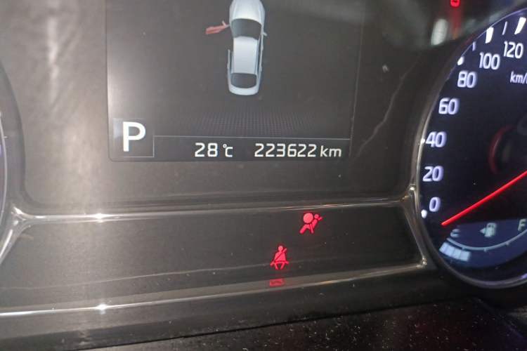 Used Kia K5 2014 2.0L Automatic LUXURY Odometer Close Up