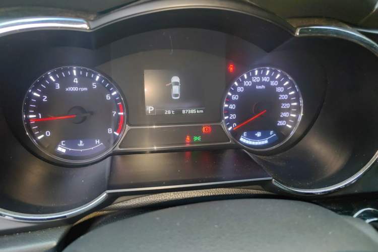 Used Kia K5 2014 2.0L Automatic LUXURY Odometer Close Up