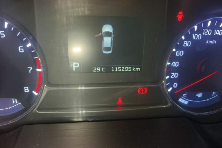 Used Kia K5 2014 2.0L Automatic LUXURY Odometer Close Up