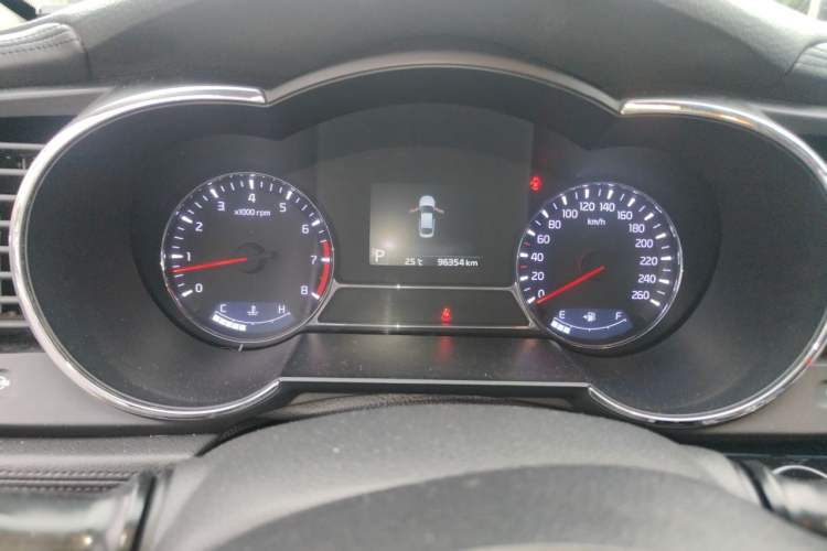 Used Kia K5 2014 2.0L Automatic LUXURY Odometer Close Up