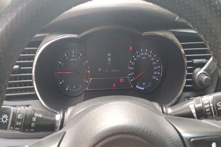 Used Kia K5 2014 2.0L Automatic LUXURY Odometer Close Up