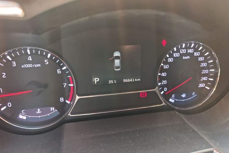 Used Kia K5 2014 2.0L Automatic LUXURY Odometer Close Up