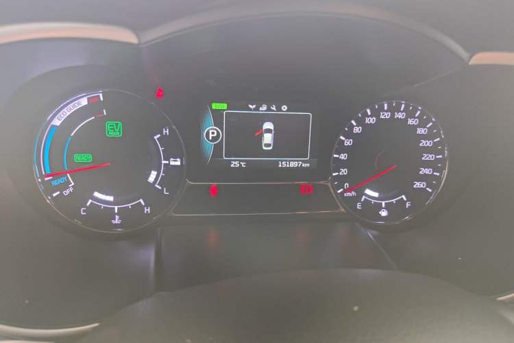 Used Kia K5 2014 2.0L Hybrid Luxury Edition Odometer Close Up