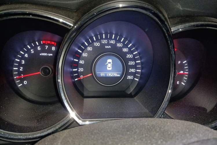 Used Kia K5 2014 2.0L Automatic GL Odometer Close Up