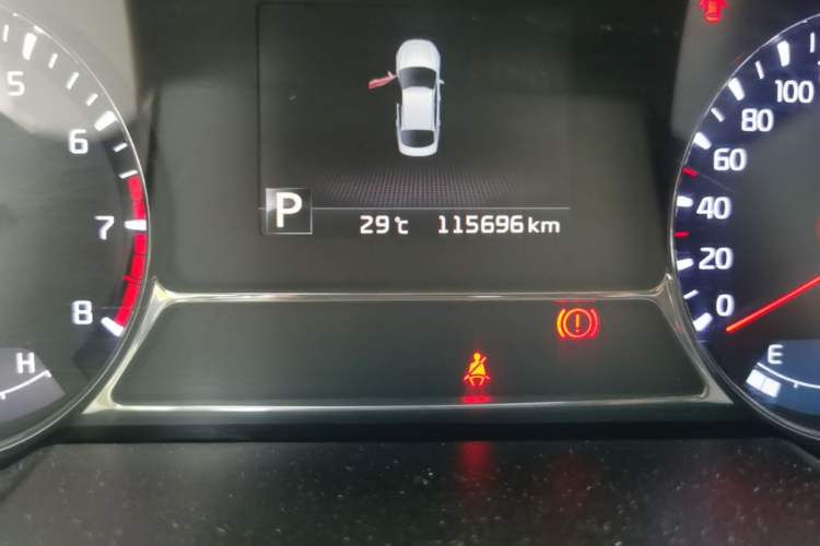 Used Kia K5 2014 2.0L Automatic LUXURY Odometer Close Up