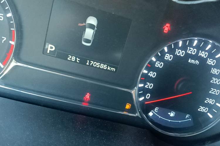 Used Kia K5 2014 2.0L Automatic LUXURY Odometer Close Up