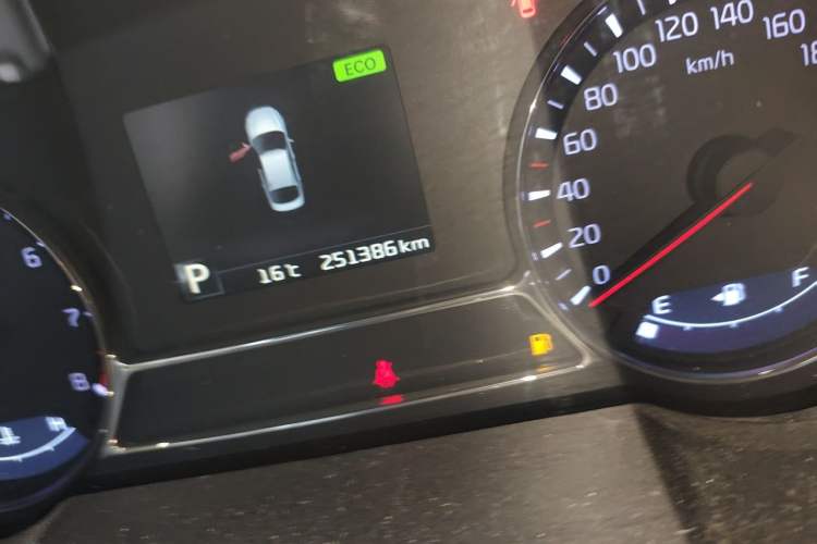 Used Kia K5 2014 2.0L Automatic LUXURY Odometer Close Up