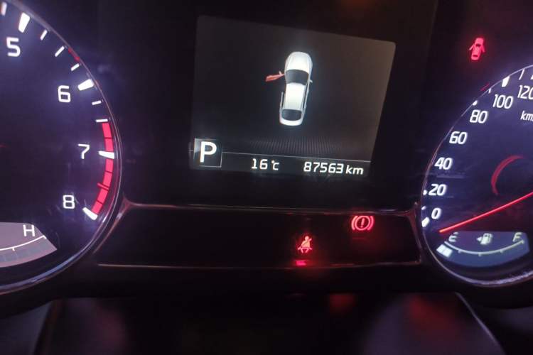Used Kia K5 2014 2.0L Automatic LUXURY Odometer Close Up