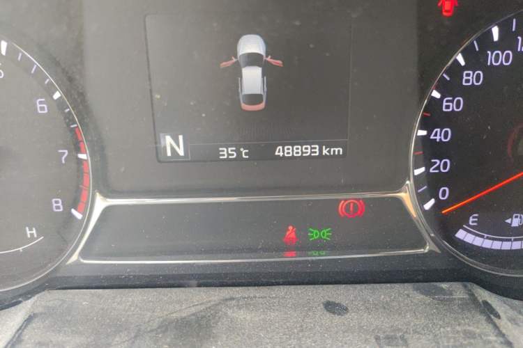 Used Kia K5 2014 2.0L Automatic LUXURY Odometer Close Up