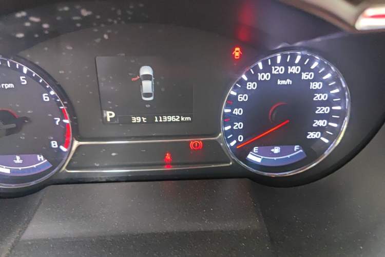 Used Kia K5 2014 2.0L Automatic LUXURY Odometer Close Up