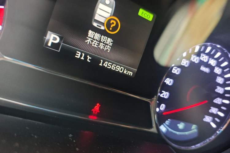 Used Kia K5 2014 2.0L Automatic LUXURY Odometer Close Up