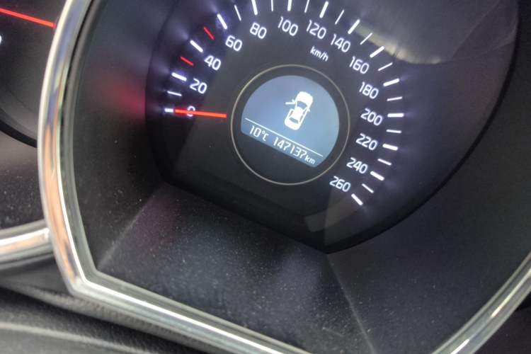 Used Kia K5 2014 2.0L Manual GL Odometer Close Up