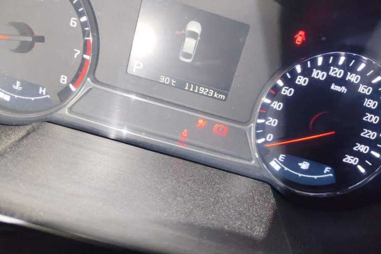 Used Kia K5 2014 2.0L Automatic LUXURY Odometer Close Up