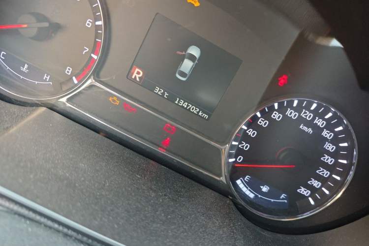 Used Kia K5 2014 2.0L Automatic LUXURY Odometer Close Up