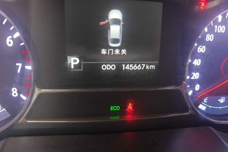 Used Kia K5 2014 2.0T Automatic Odometer Close Up