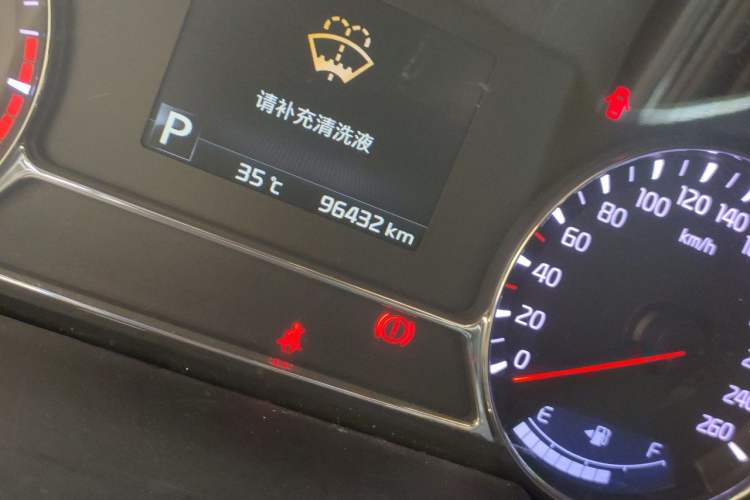 Used Kia K5 2014 2.0L Automatic LUXURY Odometer Close Up