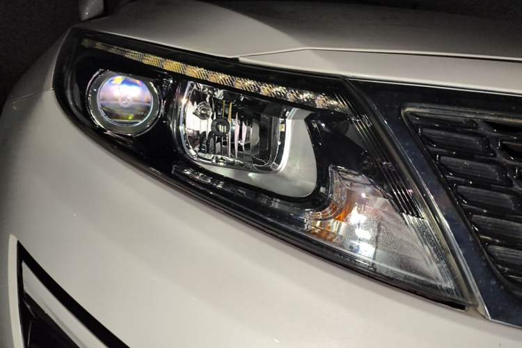 Used Kia K5 2014 2.0L Automatic LUXURY Right Front Headlight