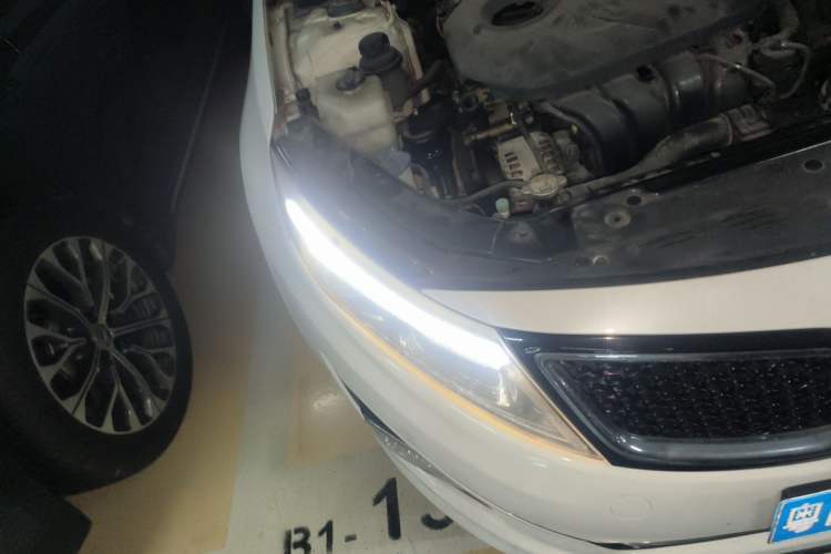 Used Kia K5 2014 2.0L Automatic LUXURY Right Front Headlight