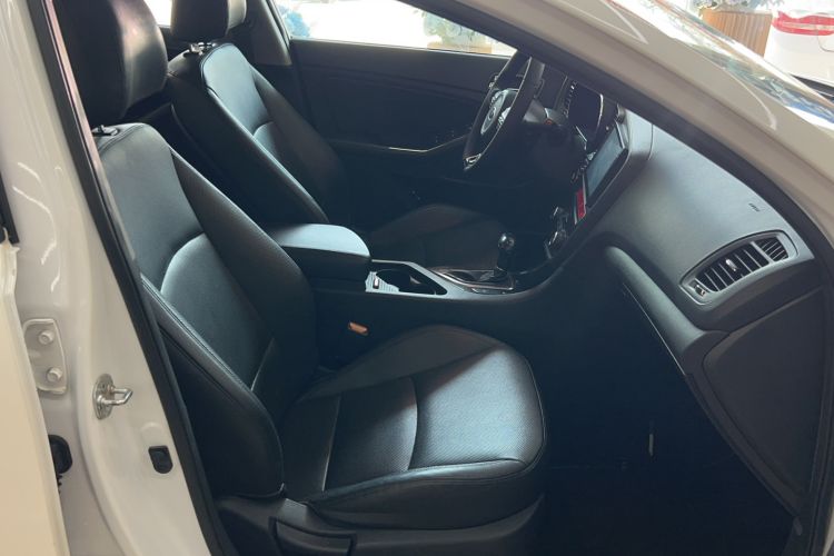 Used Kia K5 2014 2.0L Automatic LUXURY Right Front Seat