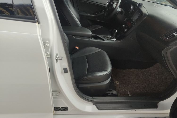 Used Kia K5 2014 2.0L Automatic LUXURY Right Front Seat