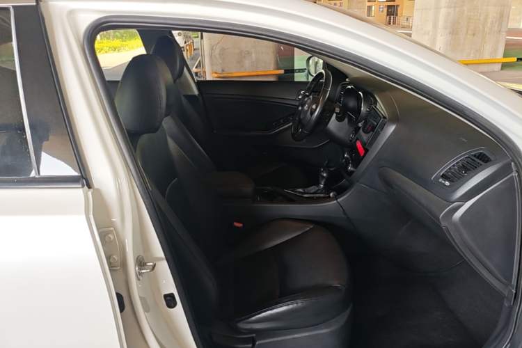 Used Kia K5 2014 2.0L Automatic LUXURY Right Front Seat