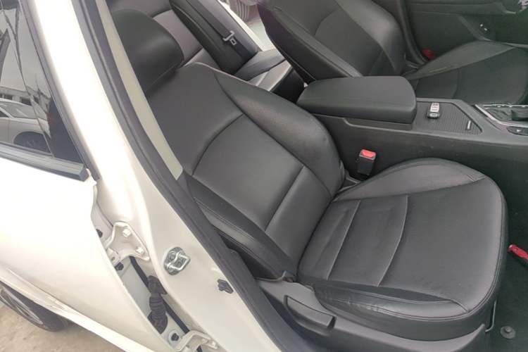 Used Kia K5 2014 2.0L Automatic LUXURY Right Front Seat