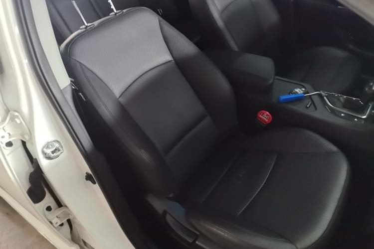 Used Kia K5 2014 2.0L Automatic LUXURY Right Front Seat