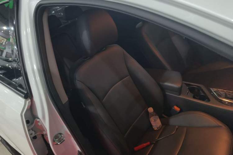 Used Kia K5 2014 2.0L Automatic LUXURY Right Front Seat