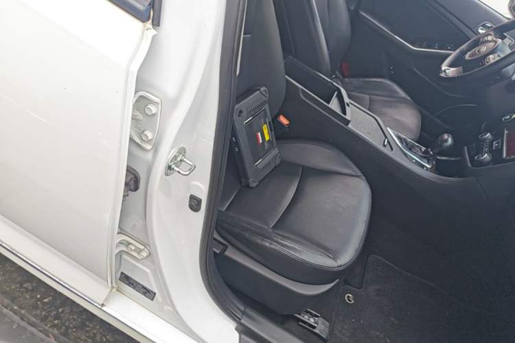 Used Kia K5 2014 2.0L Automatic LUXURY Right Front Seat
