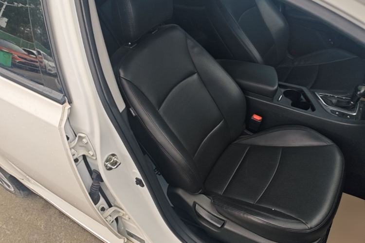 Used Kia K5 2014 2.0L Automatic LUXURY Right Front Seat