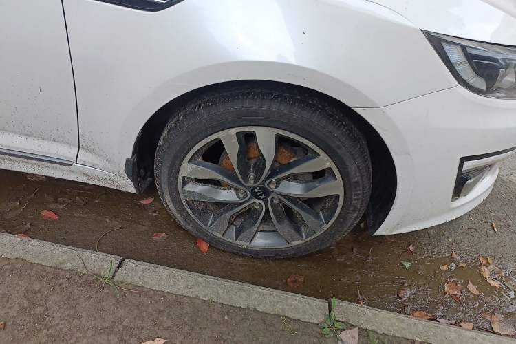 Used Kia K5 2014 2.0L Automatic LUXURY Right Front Wheel Hub