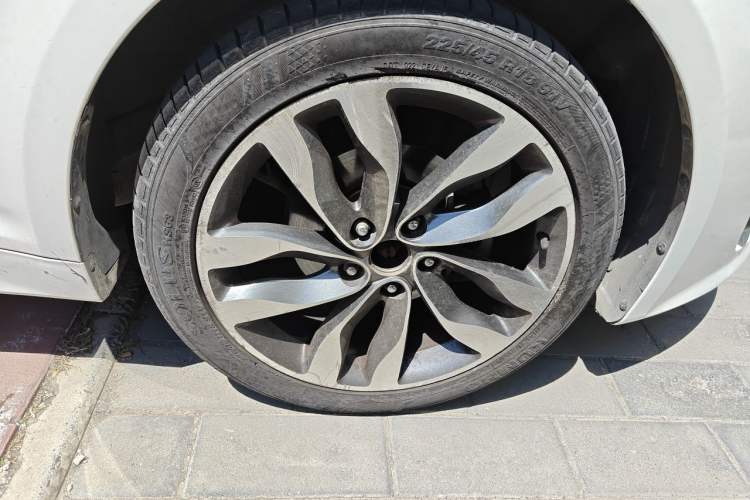 Used Kia K5 2014 2.0L Automatic LUXURY Right Front Wheel Hub