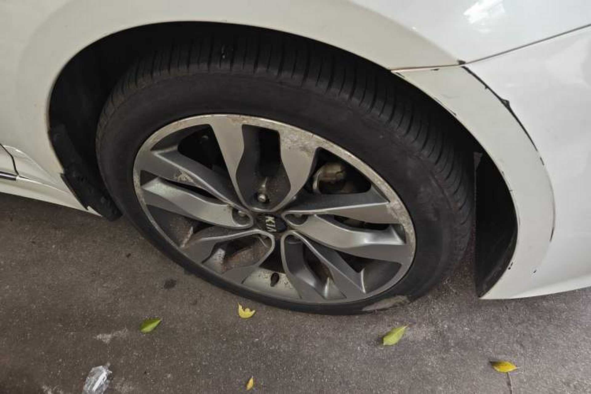 Used Kia K5 2014 2.0L Automatic LUXURY Right Front Wheel Hub