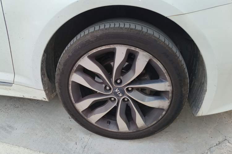 Used Kia K5 2014 2.0L Automatic LUXURY Right Front Wheel Hub
