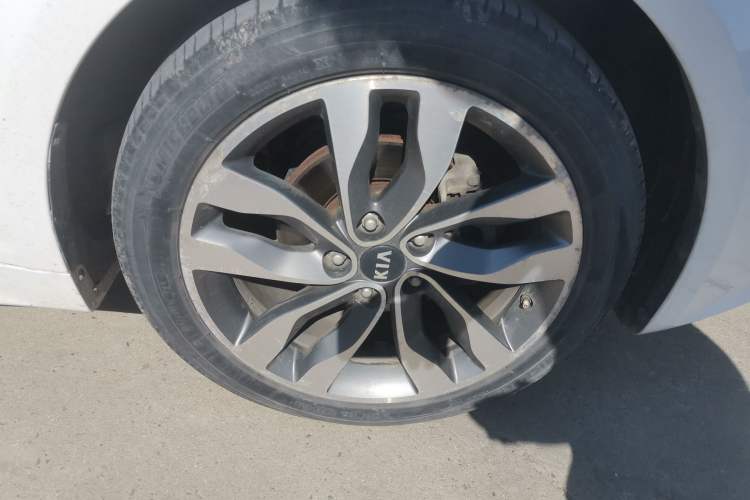 Used Kia K5 2014 2.0L Automatic LUXURY Right Front Wheel Hub