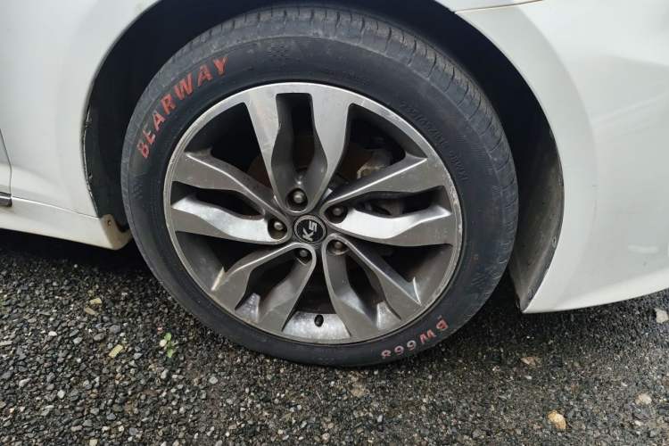 Used Kia K5 2014 2.0L Automatic LUXURY Right Front Wheel Hub