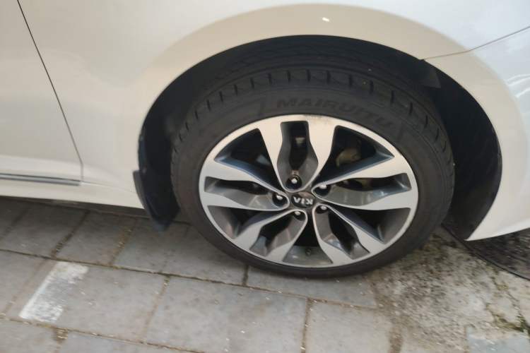 Used Kia K5 2014 2.0L Automatic LUXURY Right Front Wheel Hub