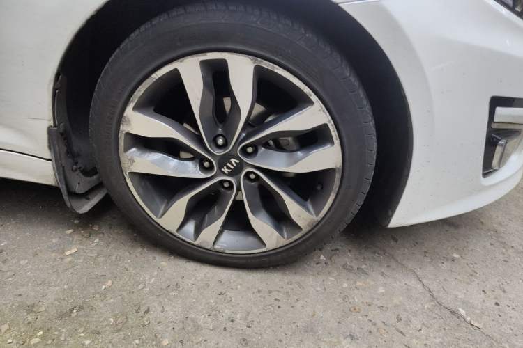 Used Kia K5 2014 2.0L Automatic LUXURY Right Front Wheel Hub