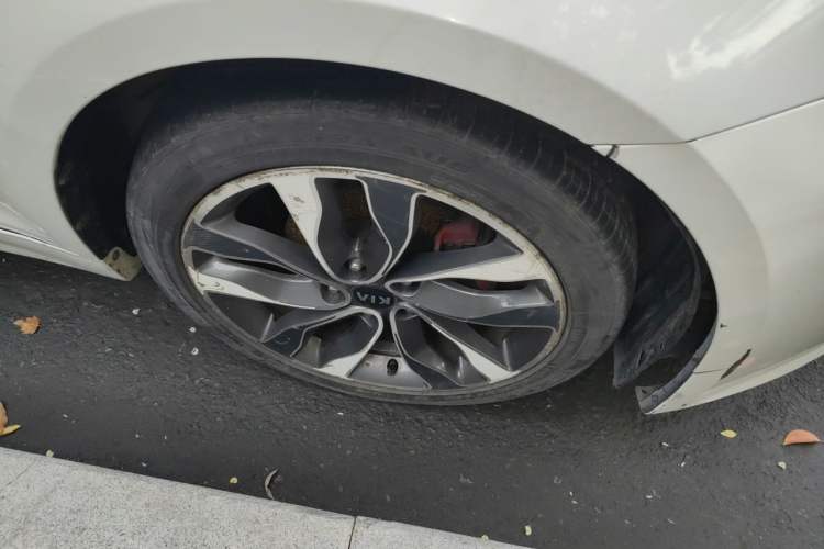 Used Kia K5 2014 2.0L Automatic LUXURY Right Front Wheel Hub
