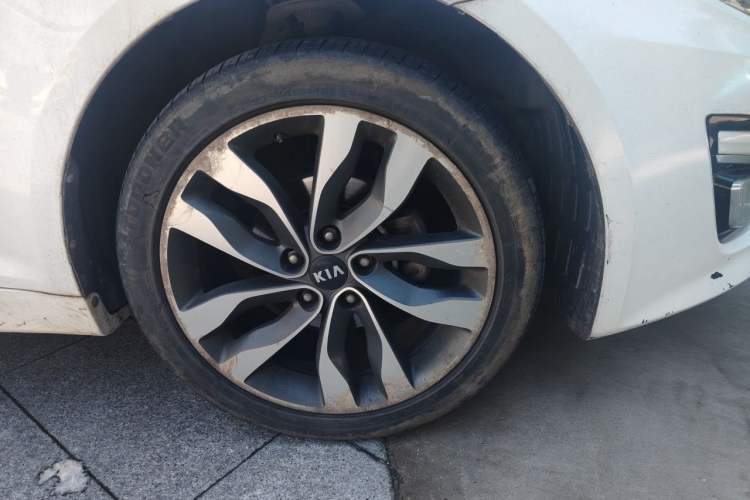 Used Kia K5 2014 2.0L Automatic LUXURY Right Front Wheel Hub