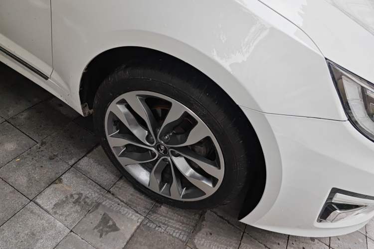 Used Kia K5 2014 2.0L Automatic LUXURY Right Front Wheel Hub