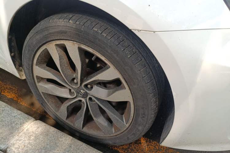 Used Kia K5 2014 2.0L Automatic LUXURY Right Front Wheel Hub